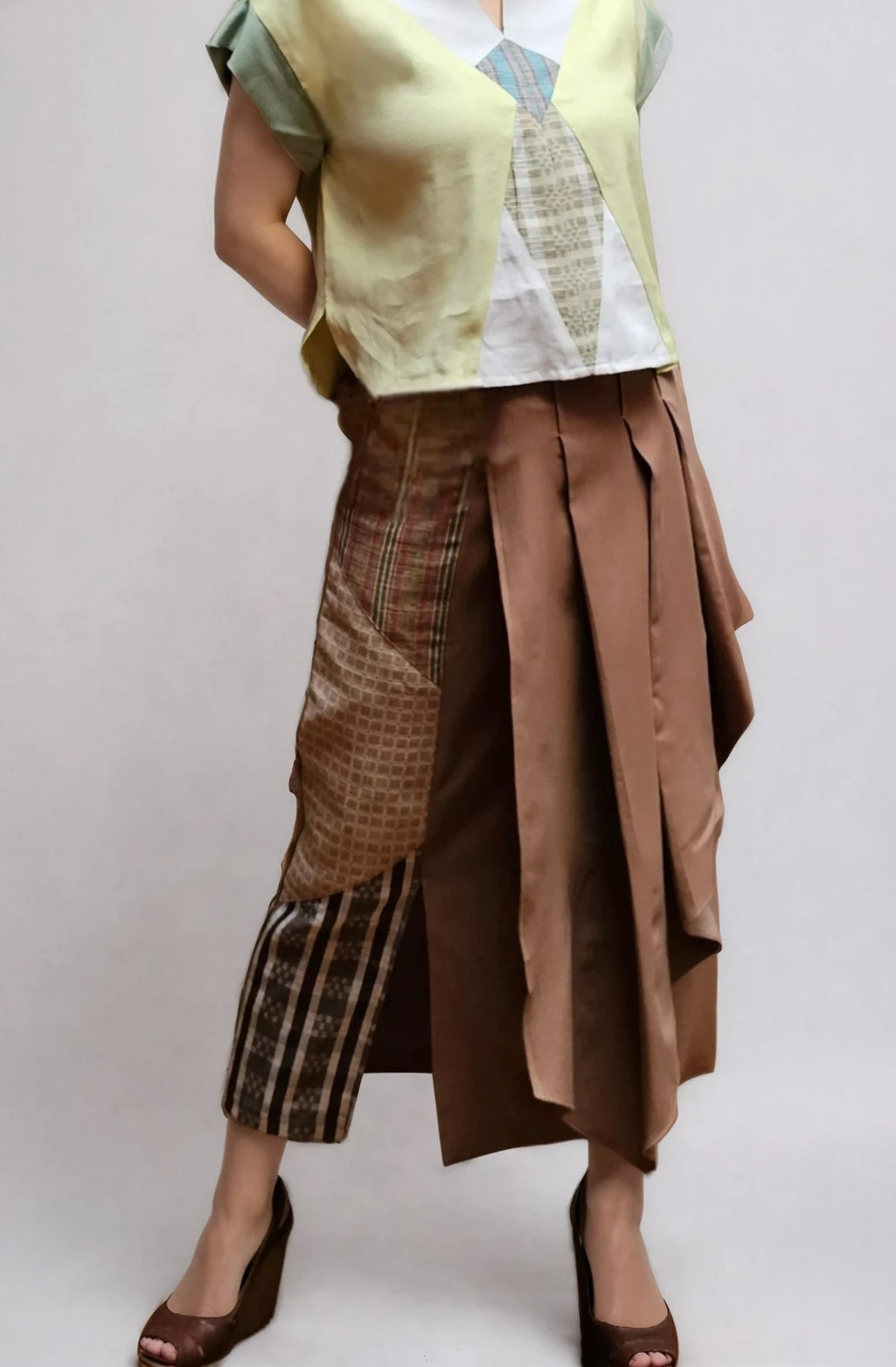Pleated Slim Midi Panel Skirt